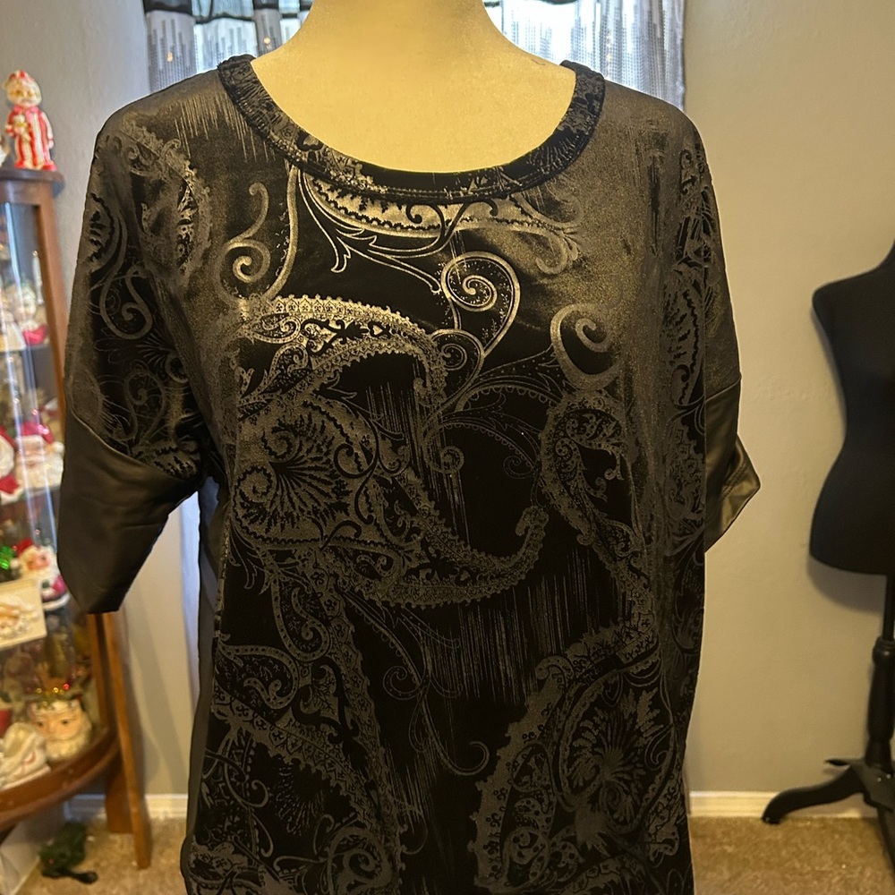 BKE Black Paisley Women's Blouse